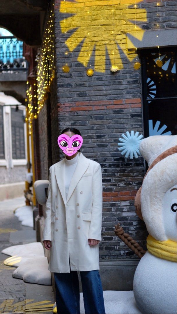 Zara white coat (Category: Coats, Jackets and Outerwear) located in Caloocan City. Submitted by shopmyclosetttttt (Listing ID 1469222731, Image 3). Description: Used once No issue For ref i’m 5’3 XS on tag but oversized fit, can fit up to medium adult. .