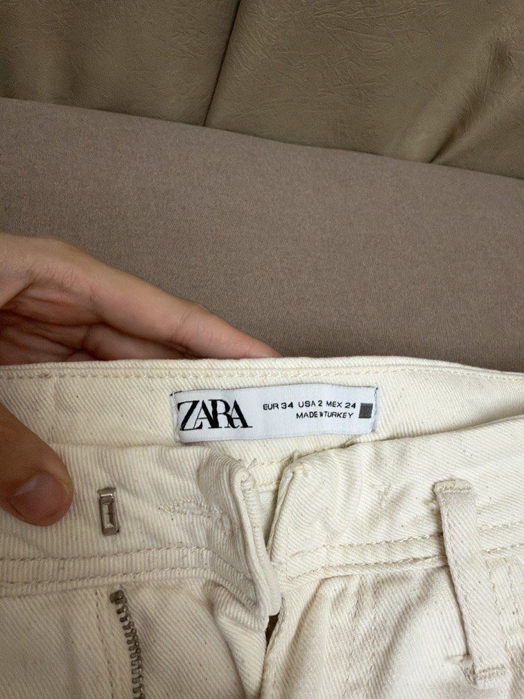 Zara White Cutoff Jeans (Category: Jeans) located in Las Pinas. Submitted by thealyssacloset (Listing ID 1469216377, Image 3). Description: .