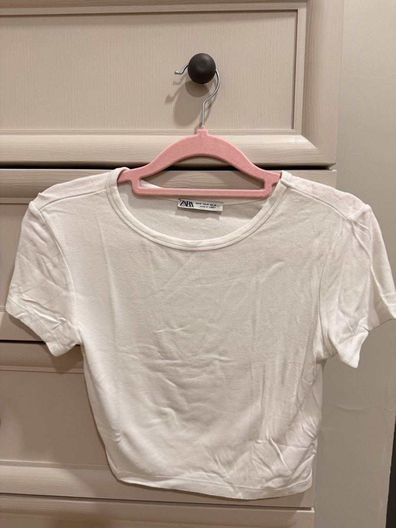 Zara White Ribbed Crop Top Size M (Category: Shirts) located in Mandaluyong City. Submitted by riz_040521 (Listing ID 1469334441, Image 1). Description: - Brand: Zara - Size: Medium (true to size) - Color: White - Material/Origin: Made in Turkey - Design: Ribbed texture, short sleeves, round neckline - Style tip: Perfect basic piece to pair with high-waisted jeans or skirts.