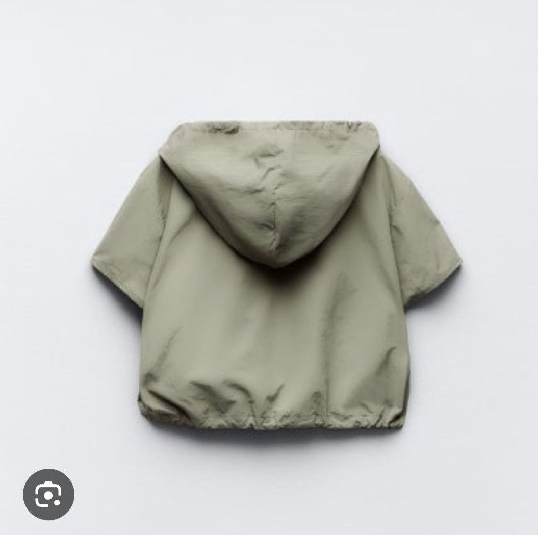 Zara Zip top (Category: Others Tops) located in Baguio. Submitted by k_style_co_preloved (Listing ID 1469288826, Image 3). Description: ON SALE! SALE! SALE! 🎉 ✨ SALE GUIDELINES ✨ 📌 Fixed Price Only – All sale items are offered at their final prices. No haggling or further negotiations, please. ❤️ 📏 Flat-Lay Measurements: xs-s body frame 🔎 Flaws/Remarks: Authentic zara 💯. Preloved im good condition 9/10 💸 PAYMENT METHOD: bank transfer, gcash