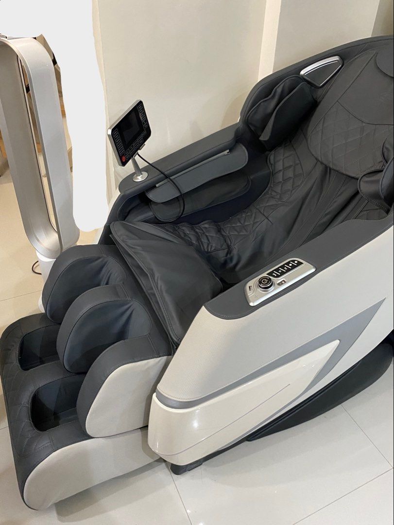 Zion King Pro Massage Chair (pristine condition) (Category: Chairs) located in Las Pinas. Submitted by sherylandmargaux (Listing ID 1469275036, Image 1). Description: Srp ₱105K Selling low already Last price posted No to lowballer Pristine condition .