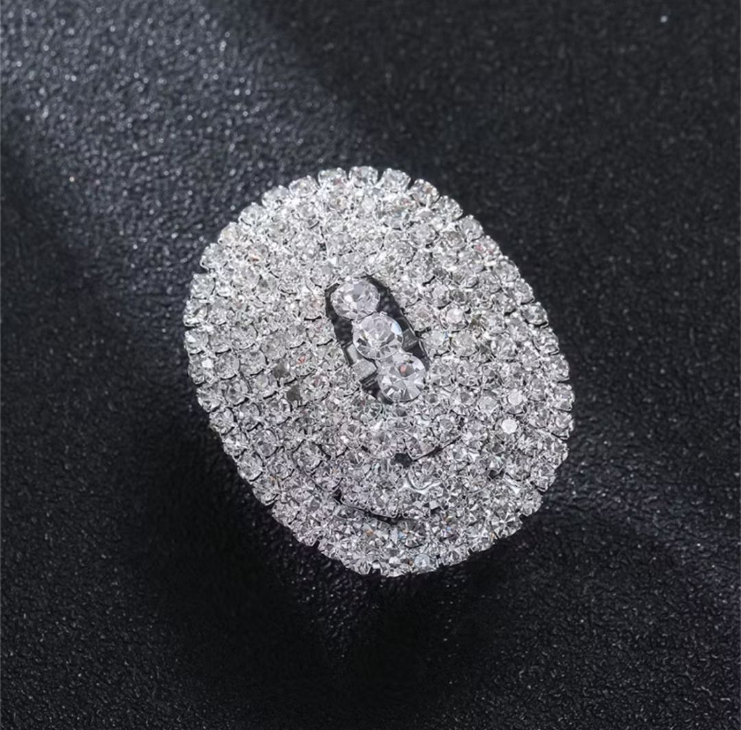 zirconia ring circle (Category: Rings) located in Quezon City. Submitted by japanandsingaporeluxepreloved (Listing ID 1469380954, Image 2). Description: .