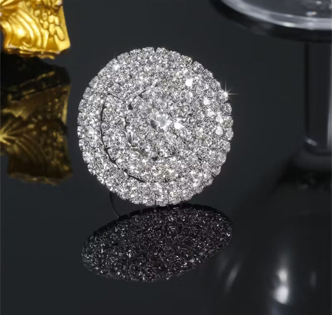 zirconia ring circle (Category: Rings) located in Quezon City. Submitted by japanandsingaporeluxepreloved (Listing ID 1469380954, Image 1). Description: .