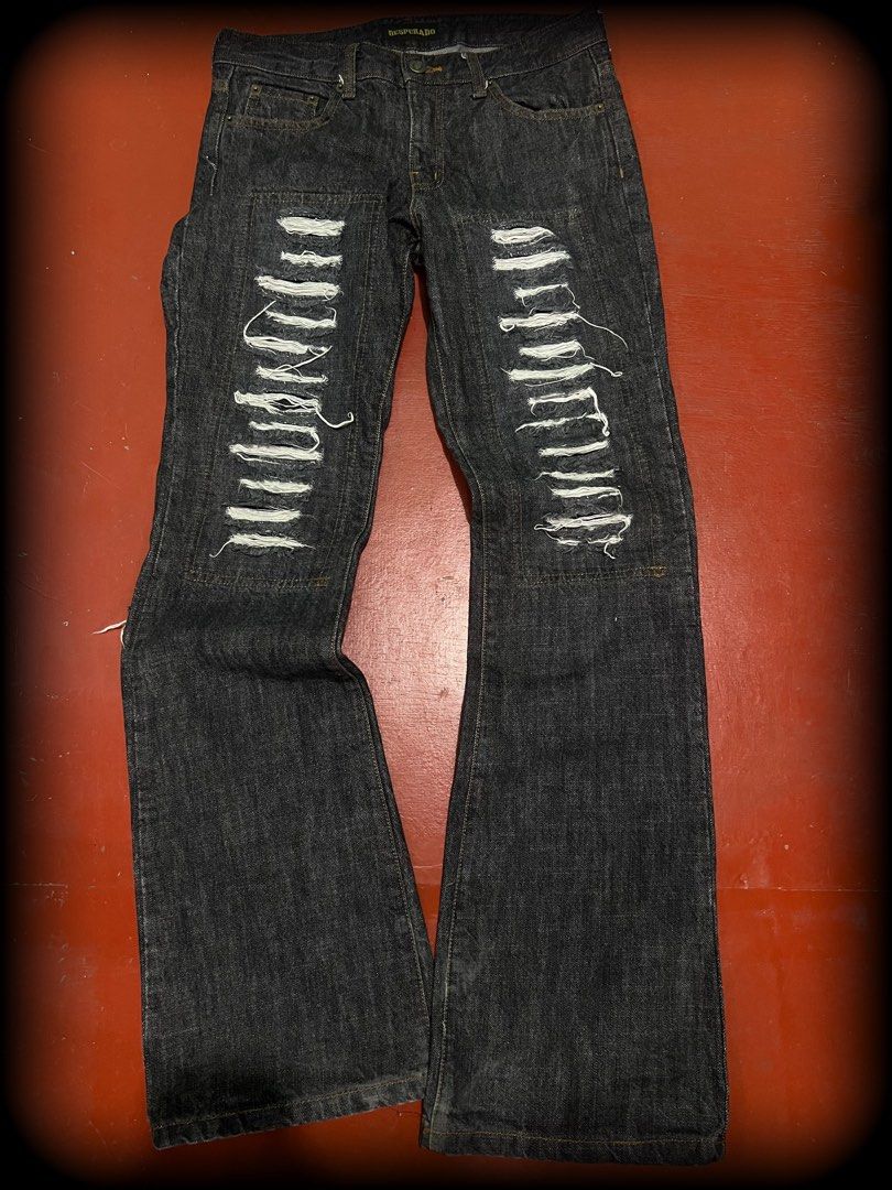 00s Desperado (Category: Jeans) located in Lucena. Submitted by proxyhere (Listing ID 1469510191, Image 1). Description: DESPERADO size 28-29 length 41 thighs 9.5 knee 7 leg op 9.