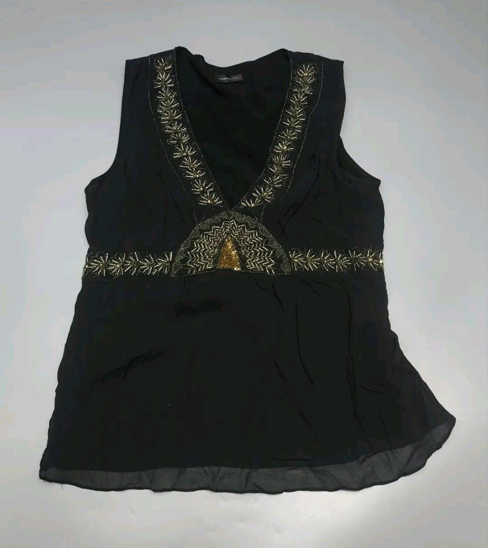 100% SILK SLEEVELESS BLACK TOP (HAS ISSUES) (Category: Sleeveless) located in Mandaluyong City. Submitted by strawfhairy (Listing ID 1469527836, Image 1). Description: florence + fred silk top (HAS ISSUE) ~ shell: 100% silk, lining: 100% polyester ~ size 14 on tag, issue: loose threads/beads ~ M: 400 (AU).