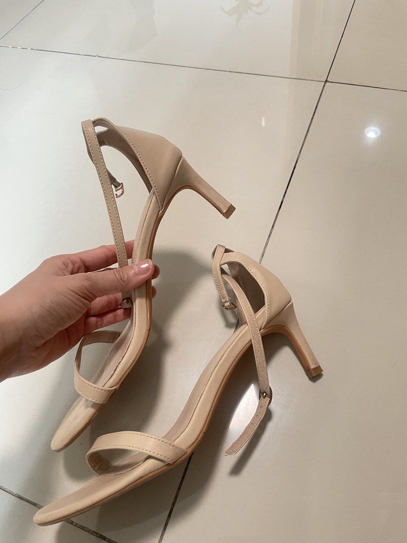 1.5 inch Stiletto Heels (Category: Heels) located in Pasay City. Submitted by justjennyyy (Listing ID 1469562023, Image 2). Description: Used twice in events. Very sturdy. 🫶🏻 Size 43. Perfect sa malalapas ang paa. RFS: Decluttering. Message for more details..