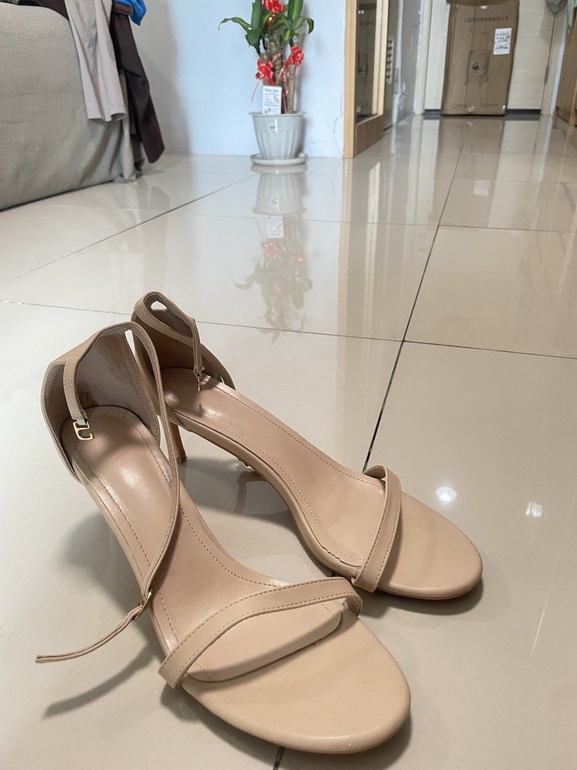 1.5 inch Stiletto Heels (Category: Heels) located in Pasay City. Submitted by justjennyyy (Listing ID 1469562023, Image 1). Description: Used twice in events. Very sturdy. 🫶🏻 Size 43. Perfect sa malalapas ang paa. RFS: Decluttering. Message for more details..