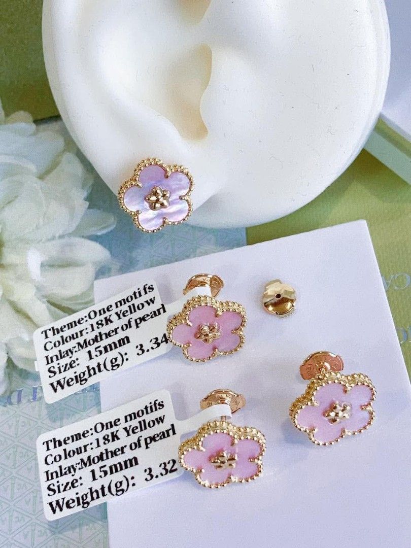 18k HongKong setting gold Vca earrings (Category: Earrings) located in Manila. Submitted by bhelgoldseller2ndaccount (Listing ID 1469525565, Image 2). Description: New!!✨New!!✨New!! 18k HongKong setting Gold 8800/g 💯pawnable/naisasanla 💯with high appraisal rate 💯good investment 💯Direct supplier price 👉OPEN for resellers 🌺please take time to evaluate their actual sizes and grams 👉Best panggift for all occasions ✅ Sold per grams not per piec