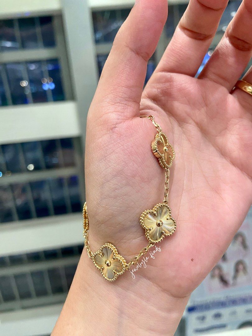18k VCA Guilloche Bracelet (Category: Bracelets) located in Cebu City. Submitted by jewelryla_finds (Listing ID 1469547929, Image 1). Description: ⭐️5-motifs guilloche bracelet Brandnew | preloved 18k HK settings | 15mm ✨size 6-6.5” | 10 grams (preloved) ✨size 6-6.5” | 12.50 grams (bnew) With inclusion 💰Cash | layaway Cop thru lbc with minimal dp 📍Cebu￼.