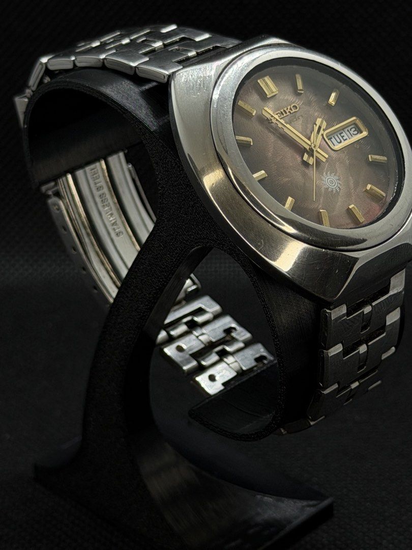 [1973] Vintage Seiko Advan (JDM) (Category: Men's Watches) located in San Jose. Submitted by midnightwatchersph (Listing ID 1469569743, Image 3). Description: [1973] Vintage Seiko Advan 6106-7710 Unique feather-pattern textured brown dial Seiko 6106 automatic movement Original head Original Seiko bracelet (Period correct) 38 mm case size (excluding crown) Collector’s timepiece. ✨ 9.8/10 condition 💸PRICE: 11,500.
