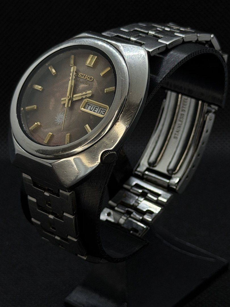 [1973] Vintage Seiko Advan (JDM) (Category: Men's Watches) located in San Jose. Submitted by midnightwatchersph (Listing ID 1469569743, Image 2). Description: [1973] Vintage Seiko Advan 6106-7710 Unique feather-pattern textured brown dial Seiko 6106 automatic movement Original head Original Seiko bracelet (Period correct) 38 mm case size (excluding crown) Collector’s timepiece. ✨ 9.8/10 condition 💸PRICE: 11,500.