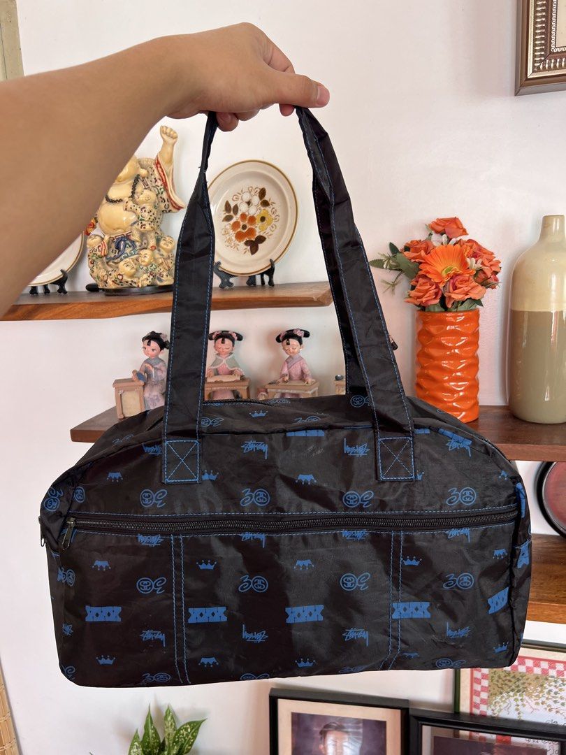 2010 STUSSY BOSTON BAG (Category: Belt bags, Clutches and Pouches) located in Solano. Submitted by aljoners (Listing ID 1469476440, Image 1). Description: Color rate: 9.5/10 Condition: 9.5/10 Issue/s: Minimal signs of usage - Sobrang ganda pa sa personal - Nylon cloth - P.S Black pa siya nag iiba lang sa lighting “Color may vary due to lighting”.