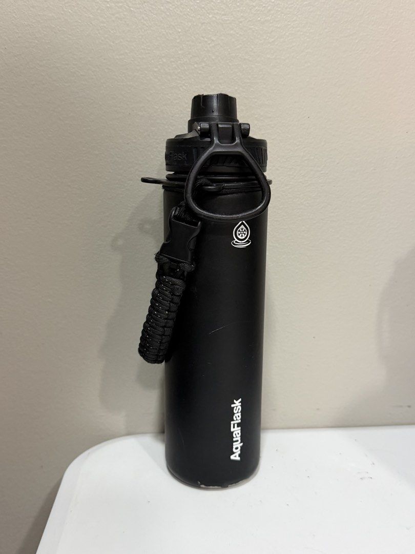 22 oz AquaFlask Insulated Water Bottles (Category: Water Bottles & Tumblers) located in Quezon City. Submitted by giaaaaa123 (Listing ID 1469426328, Image 2). Description: - Negotiable - Authentic AquaFlask water bottles available as a set or individually - Colors: Matte Black and Dark Blue - Includes attached black paracord handles on both lids - Dark blue bottle comes with a protective black silicone boot - Double-wall insulated stainless steel