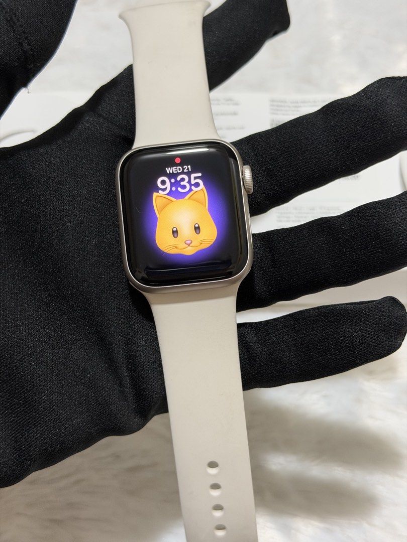 2 months old Apple Watch SE 3 40mm Starlight (Category: Wearables & Smart Watches) located in Pasig City. Submitted by jimuelradaaa (Listing ID 1469541306, Image 1). Description: ‼️Check 2nd pic for faster reply‼️ 2 months old Apple Watch SE 3 40mm Starlight ⌚️✨ 🔋 100% battery health 📅 Purchased August 10, 2026 🛡️ Warranty until August 9, 2027 📦 Complete box & charger ✨ One tiny scratch on screen only Price: ₱9,990 only! Other units: iPhone 1