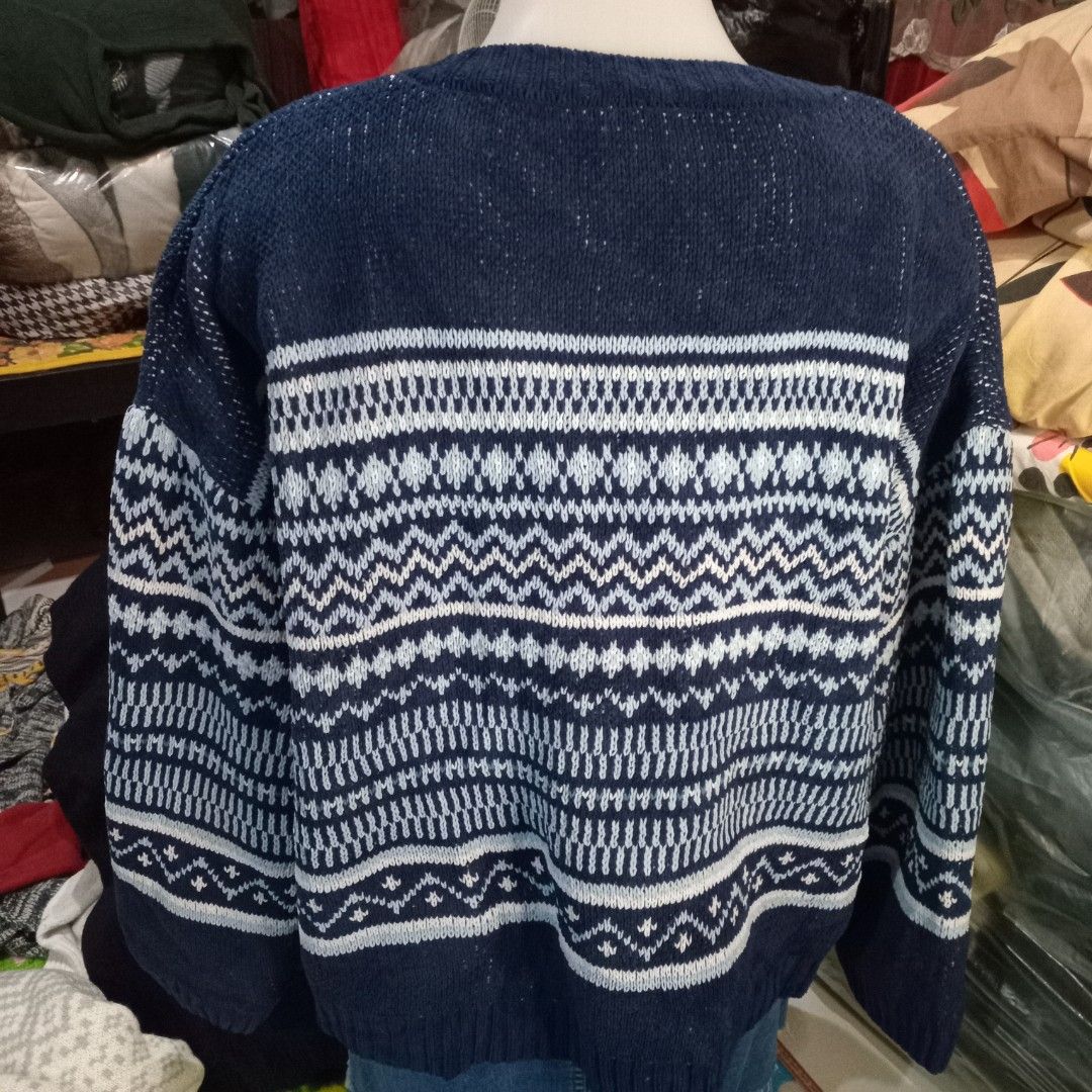 3/4 sleeve crop top sweater pull up (Category: Coats, Jackets and Outerwear) located in Angono. Submitted by thrifted.fashionshop (Listing ID 1469553766, Image 2). Description: Fit - large *3/4 sleeve *round neck *crop top <COLORS MAY VARY DUE TO LIGHTING> MOP : Gcash only COURIER : Jnt / Lalamove REMINDER : Shipping fee ay hindi kasama sa presyo ng item.