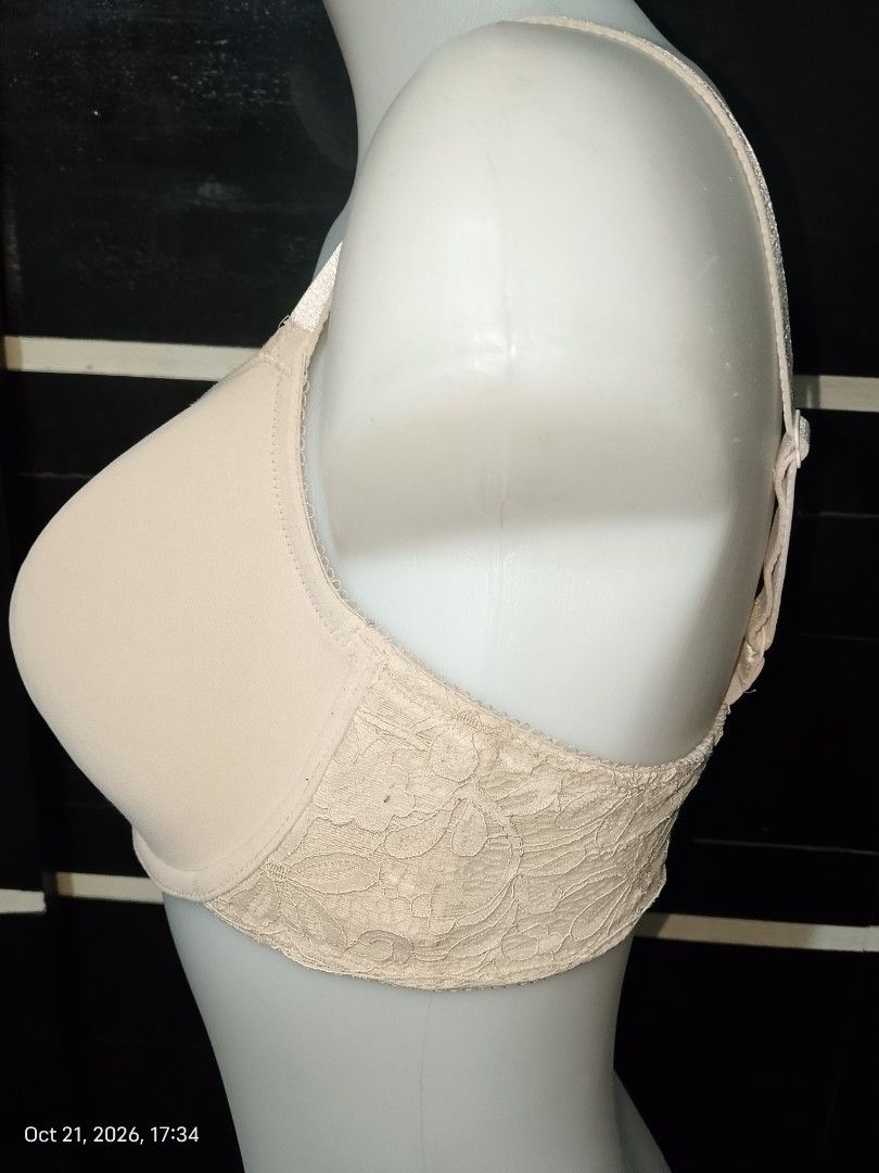37c Wacoal bra thin soft pads underwired (Category: Undergarments & Loungewear) located in Manila. Submitted by truecrystal-1407 (Listing ID 1469479262, Image 2). Description: .