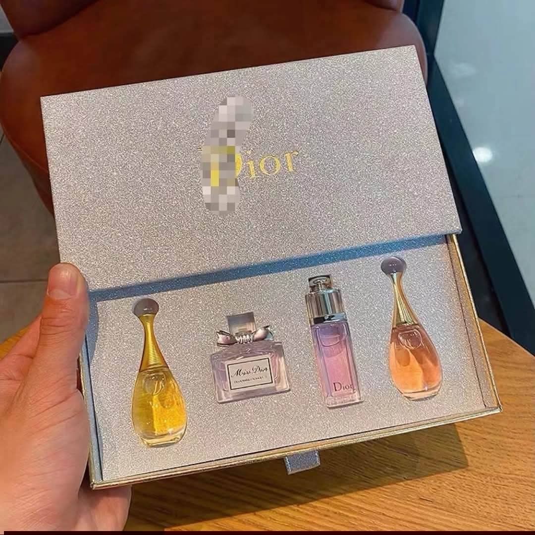 4 in 1 Perfume (Category: Sanitary Hygiene) located in Manila. Submitted by yannieshop (Listing ID 1469412371, Image 3). Description: HIGH END PERFUME 4n1 with box.