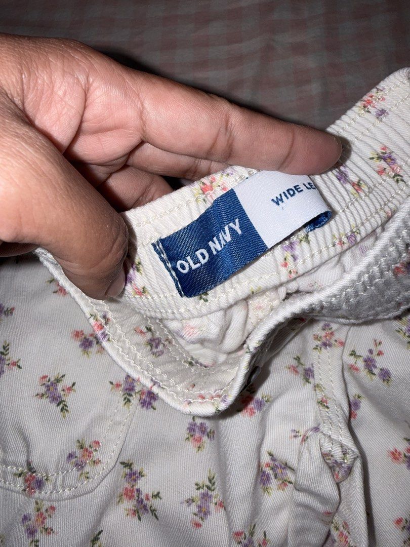 4T Old Navy Wide Leg Pants (Category: Babies & Kids Fashion) located in Marikina City. Submitted by mvmaggie (Listing ID 1469426589, Image 2). Description: This is still good as new. The only problem is the stains (see photos for your reference, they’re not too obvious). No other defect. Selling because it’s too small for my kid now. Original Old Navy. US bought. Marikina area. Lalamove fees to be shouldered by the buyer. .