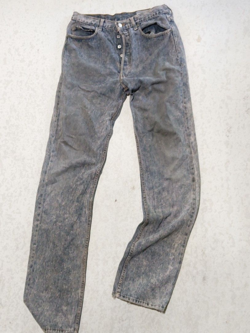 501 made usa button (Category: Jeans) located in Ajuy. Submitted by aljohndalumpines88 (Listing ID 1469565711, Image 1). Description: issue leather patch.