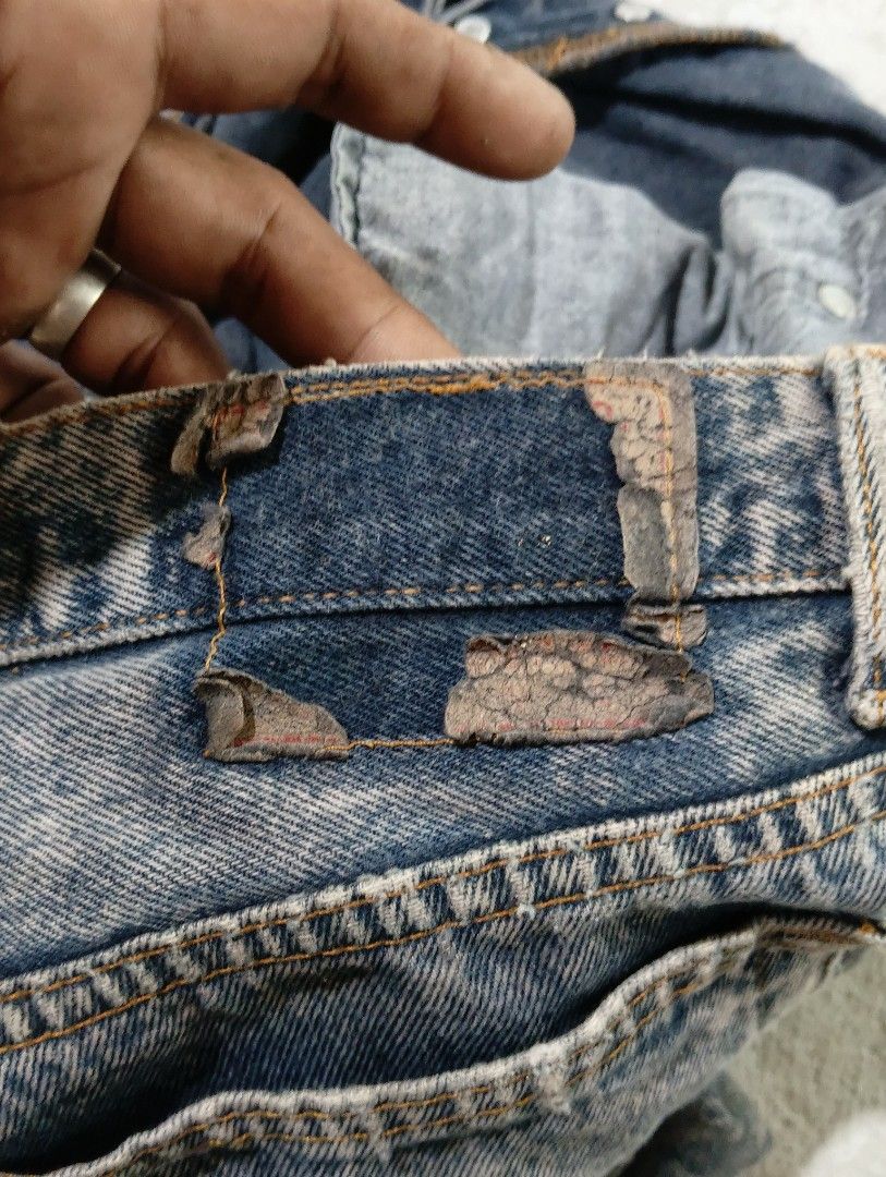 501 made usa button (Category: Jeans) located in Ajuy. Submitted by aljohndalumpines88 (Listing ID 1469565711, Image 3). Description: issue leather patch.