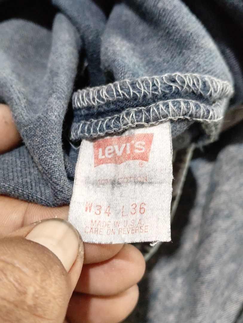 501 made usa button (Category: Jeans) located in Ajuy. Submitted by aljohndalumpines88 (Listing ID 1469565711, Image 2). Description: issue leather patch.