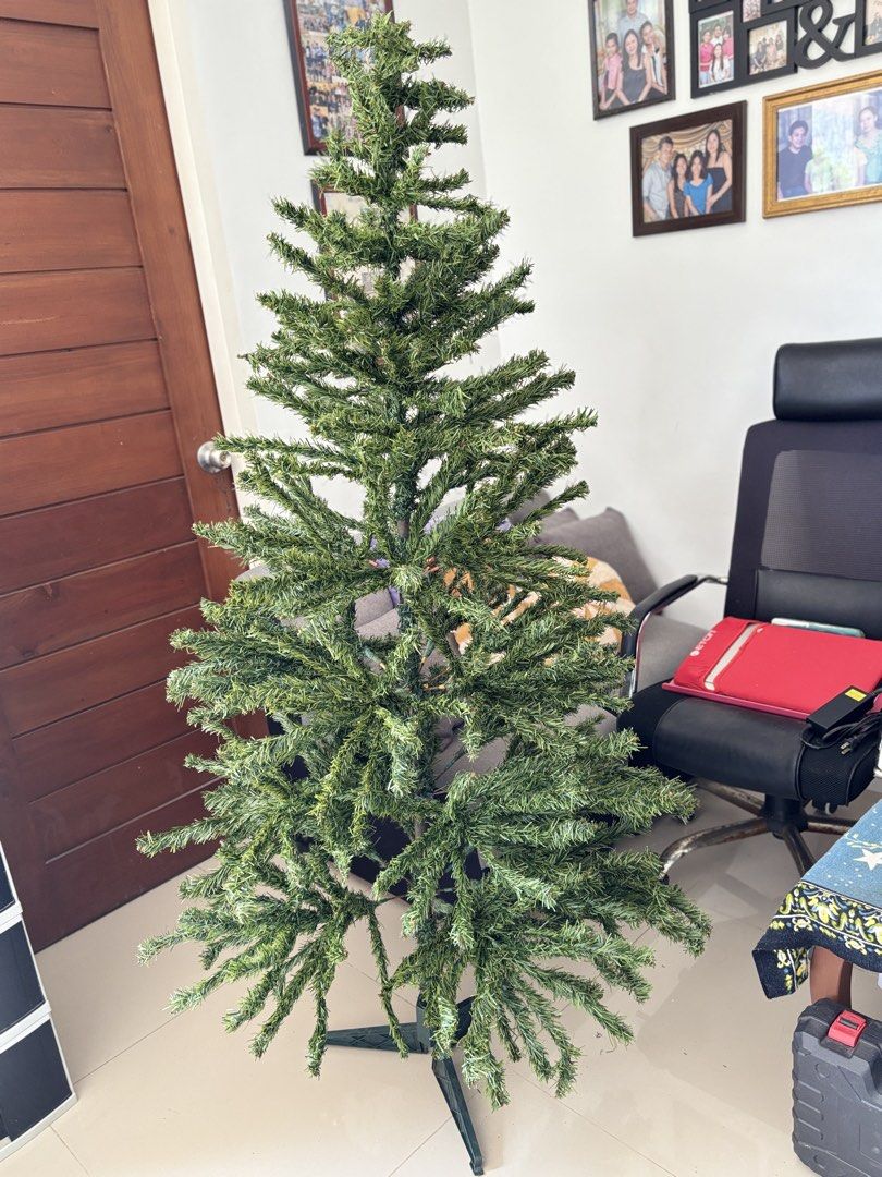 5 ft christmas tree (Category: Other Home Decor) located in Manila. Submitted by lavieelle (Listing ID 1469416426, Image 3). Description: - preloved 5ft christmas tree - comes with free garland and star decorations - bought at sm store & selling as is - delivery via lalamove or grab - rfs: spare, decluttering as well.