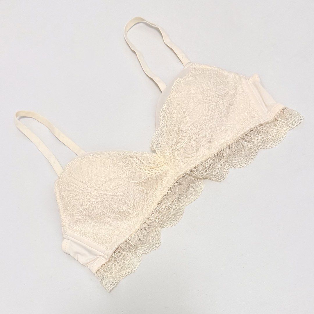 6IXTY 8IGHT Cream Lace Triangle Bra [34AB] (Category: Undergarments & Loungewear) located in Malabon City. Submitted by k_intimates (Listing ID 1469557343, Image 2). Description: Details: • Size 34AB / wireless / lightly lined • No issues (cut label only) • Cream colored triangle bra.