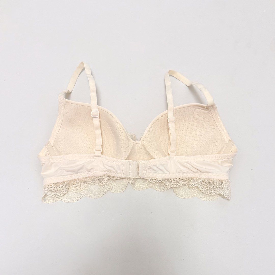 6IXTY 8IGHT Cream Lace Triangle Bra [34AB] (Category: Undergarments & Loungewear) located in Malabon City. Submitted by k_intimates (Listing ID 1469557343, Image 3). Description: Details: • Size 34AB / wireless / lightly lined • No issues (cut label only) • Cream colored triangle bra.
