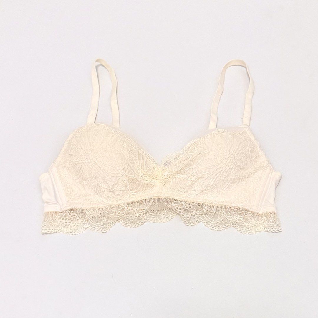 6IXTY 8IGHT Cream Lace Triangle Bra [34AB] (Category: Undergarments & Loungewear) located in Malabon City. Submitted by k_intimates (Listing ID 1469557343, Image 1). Description: Details: • Size 34AB / wireless / lightly lined • No issues (cut label only) • Cream colored triangle bra.