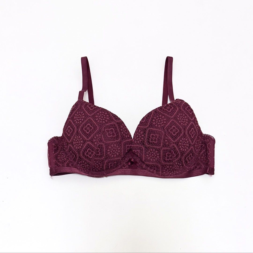 6IXTY 8IGHT Maroon Lace Push-up Bra [34B] (Category: Undergarments & Loungewear) located in Malabon City. Submitted by k_intimates (Listing ID 1469558227, Image 1). Description: Details: • Size 34B / wired / push-up • Seller’s fave! 🩷 • Min. sign of wear only on the cups due to storage • 6IXTY8IGHT underwired bra in maroon shade, featuring an all over geometric mesh-lace pattern and lightly contoured cups..
