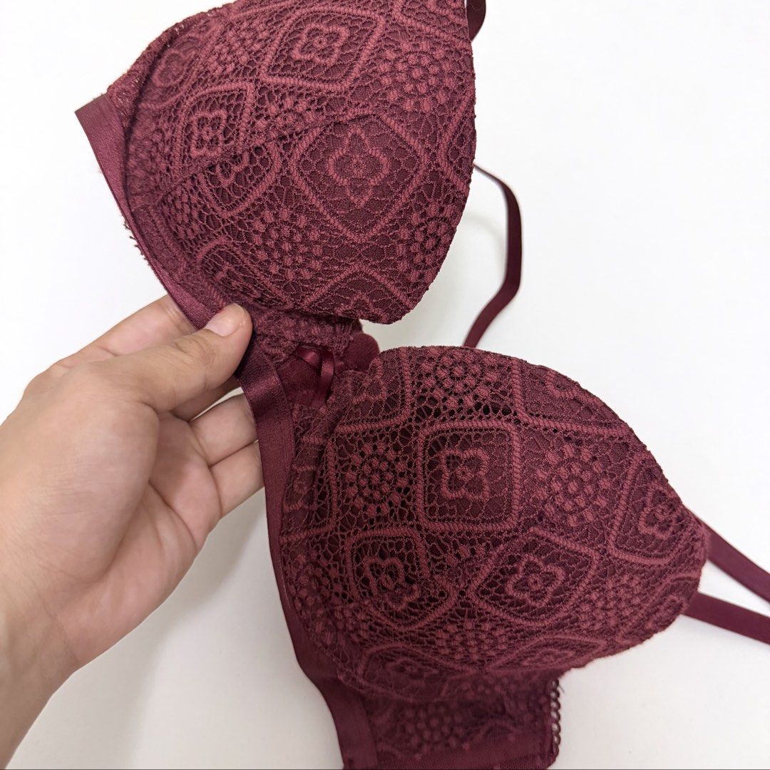 6IXTY 8IGHT Maroon Lace Push-up Bra [34B] (Category: Undergarments & Loungewear) located in Malabon City. Submitted by k_intimates (Listing ID 1469558227, Image 2). Description: Details: • Size 34B / wired / push-up • Seller’s fave! 🩷 • Min. sign of wear only on the cups due to storage • 6IXTY8IGHT underwired bra in maroon shade, featuring an all over geometric mesh-lace pattern and lightly contoured cups..
