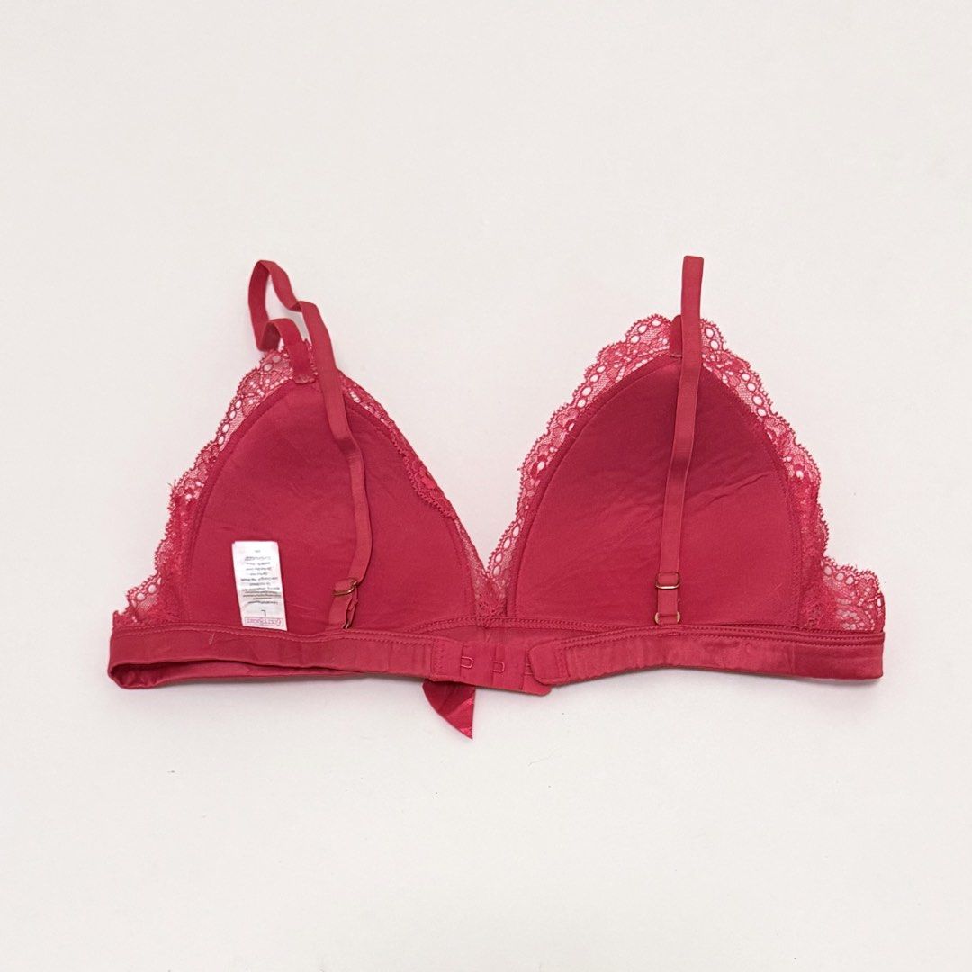6IXTY 8IGHT Sexy Red Lace Triangle Bra [L] (Category: Undergarments & Loungewear) located in Malabon City. Submitted by k_intimates (Listing ID 1469557777, Image 3). Description: Details: • Size L 36A / wireless / lightly lined • Like new • Red floral lace wireless triangle bralette .
