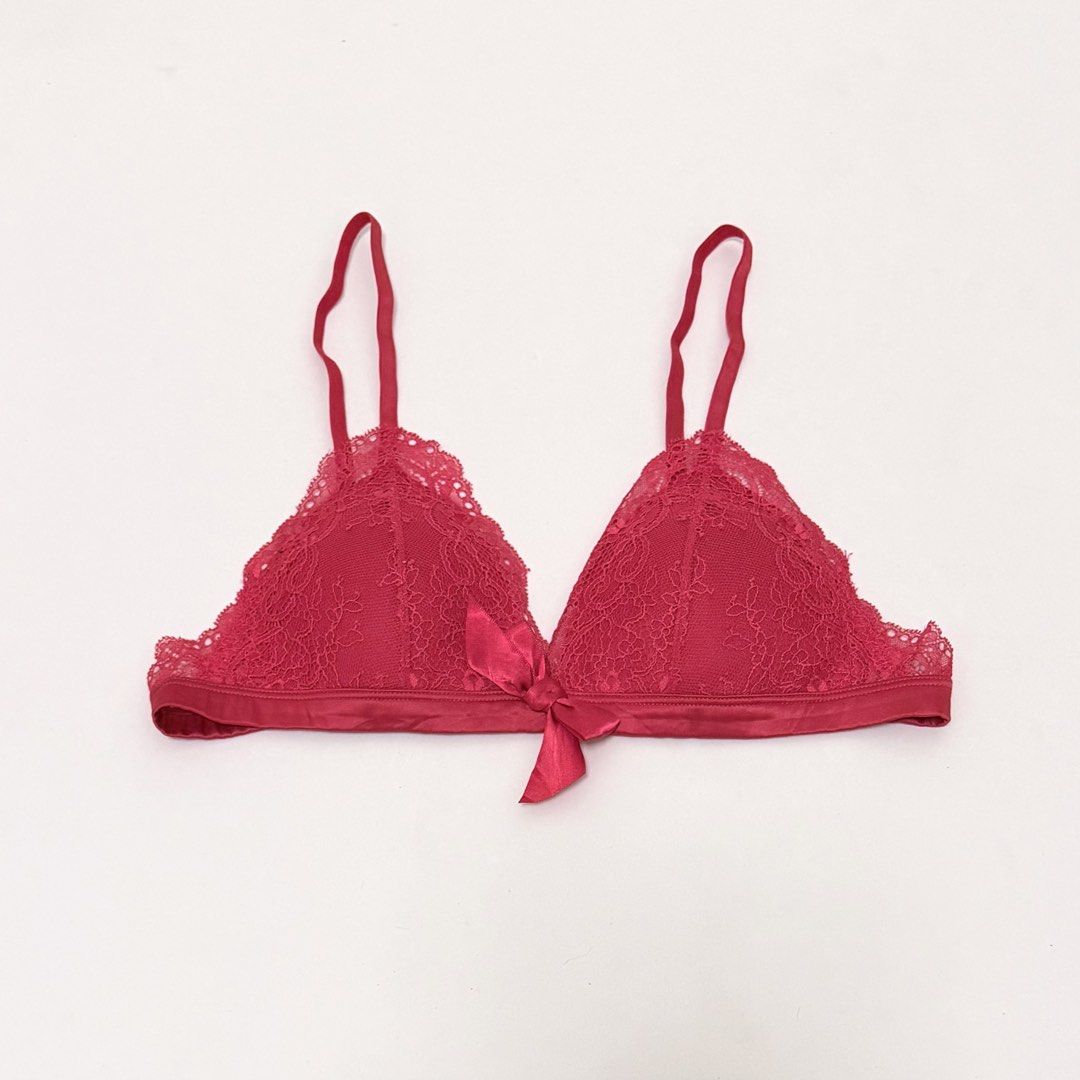 6IXTY 8IGHT Sexy Red Lace Triangle Bra [L] (Category: Undergarments & Loungewear) located in Malabon City. Submitted by k_intimates (Listing ID 1469557777, Image 1). Description: Details: • Size L 36A / wireless / lightly lined • Like new • Red floral lace wireless triangle bralette .