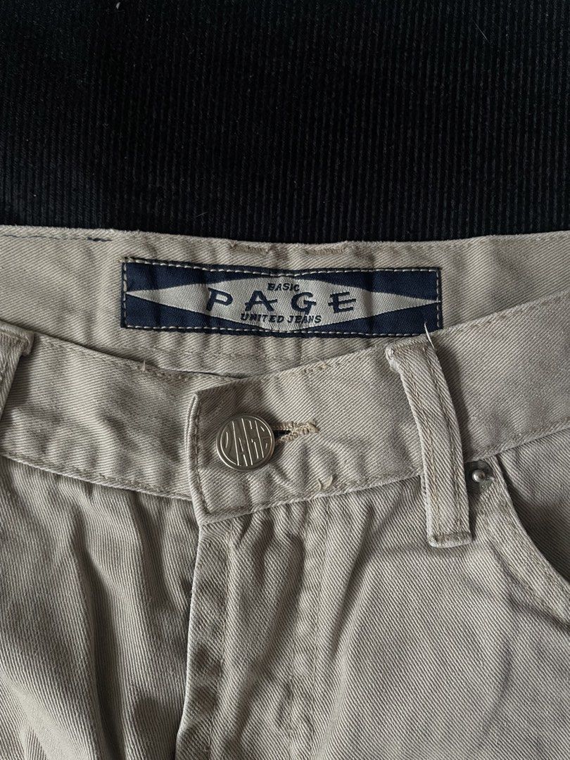 90’s Page United Beige Pants (Category: Other Bottoms) located in Naga. Submitted by curatedslips (Listing ID 1469503864, Image 2). Description: 90’s Page United Beige Pants 📏 28W x 38L x 8” hem ⚠️ Signs of usage due to age.