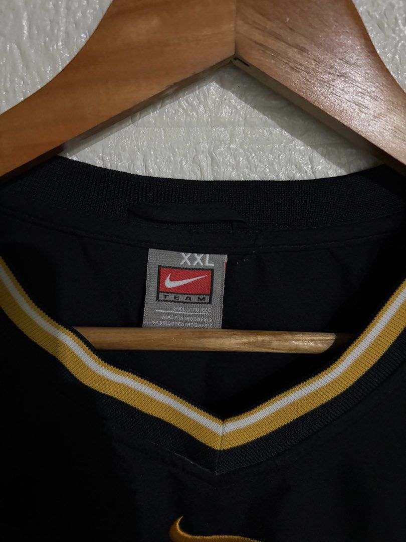 90ts jersey longsleeve (Category: Coats, Jackets and Outerwear) located in Santa Rosa. Submitted by jeremydeas56388 (Listing ID 1469536131, Image 2). Description: size xxl nike jersey 31-28.5 hem 23 .