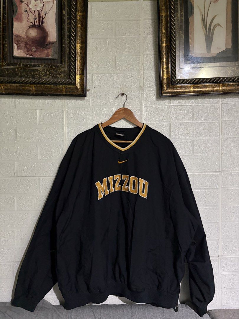 90ts jersey longsleeve (Category: Coats, Jackets and Outerwear) located in Santa Rosa. Submitted by jeremydeas56388 (Listing ID 1469536131, Image 1). Description: size xxl nike jersey 31-28.5 hem 23 .