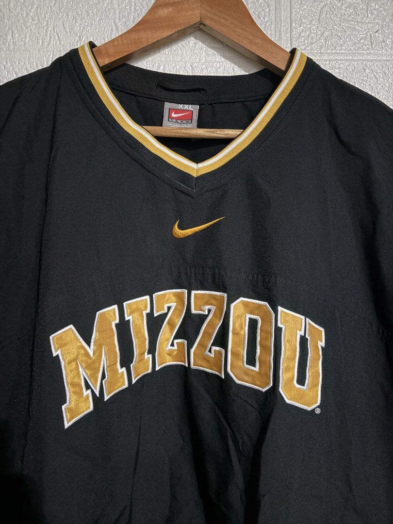 90ts jersey longsleeve (Category: Coats, Jackets and Outerwear) located in Santa Rosa. Submitted by jeremydeas56388 (Listing ID 1469536131, Image 3). Description: size xxl nike jersey 31-28.5 hem 23 .