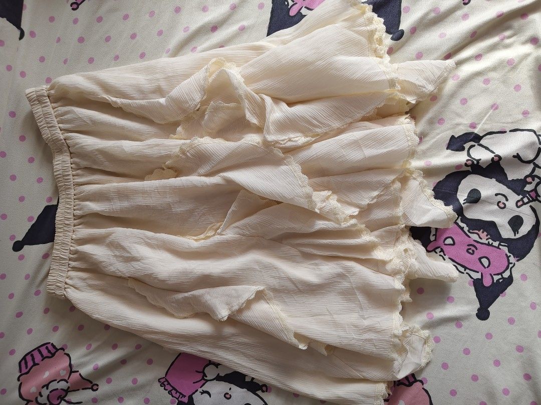 𝚂𝚔𝚒𝚛𝚝𝚜 (Category: Skirts) located in Manila. Submitted by tra_veler24 (Listing ID 1469444839, Image 3). Description: 𝚜𝚖𝚊𝚕𝚕 𝚝𝚘 𝚕𝚊𝚛𝚐𝚎 𝚜𝚖𝚊𝚕𝚕 𝚝𝚘 𝚖𝚎𝚍𝚒𝚞𝚖.