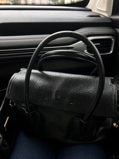 (Category: ) located in . Submitted by angelc.closet (Listing ID 1469200603, Image 1). Description: .