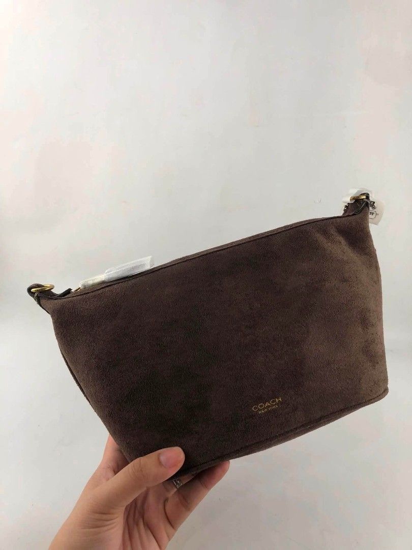 ☘️ Demi Crossbody Bag (Category: Cross-body Bags) located in Manila. Submitted by shan_kenz (Listing ID 1469567632, Image 2). Description: ☘️ Demi Crossbody Bag L: 10.0" H: 5.5" W: 4.0" P2,000 Actual Photo Plus SF.