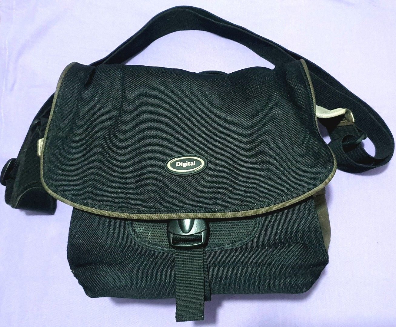 • Digital Camera Case / Protective Padded Shoulder Bag for Mirrorless DSLR (Category: Other Accessories) located in Castillejos. Submitted by hornets0000 (Listing ID 1469452521, Image 2). Description: Description: For sale: "Digital" Camera Shoulder Bag. Stock lang po ito sa storage ng mahabang panahon at kailanman ay hindi nagamit. Bago ko ipost, hinugasan at nilinis ko na po ito nang maayos para tanggal ang alikabok sa pagkatabi. Amoy mabango, 