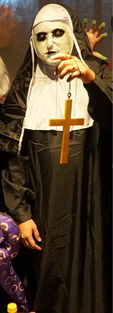 👻 FOR SALE: VALAK COSTUME 👻 (Category: Community) located in Manila. Submitted by premiumbuysell (Listing ID 1469407886, Image 3). Description: Complete Set with Cross ✝️ ✔️ Valak Costume ✔️ Headpiece / Veil ✔️ Face Mask ✔️ Cross ✔️ Complete look — ready to wear! 📌 Used only ONCE 📌 Good condition 📌 Selling because no longer needed 📌 Perfect for Halloween, costume party & events 📍 Location: BACOOR 🚚 Meet-up / Shipping available First come,