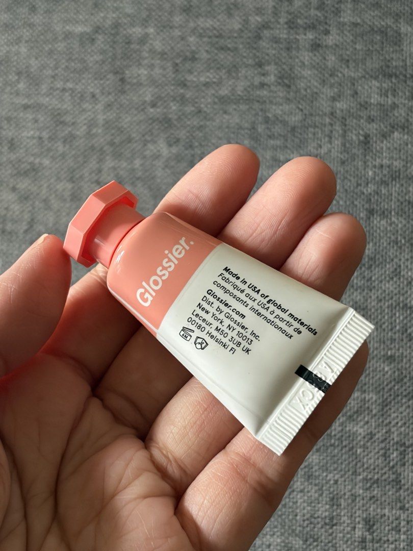 ⭐️ glossier mini cloud paint blush shade puff 4 ml (Category: Makeup) located in Manila. Submitted by bbygirly (Listing ID 1469437176, Image 2). Description: - Used once onlyy to swatch but not rlly my shade :-(( - No box but can replace w other box <3 will clean and wrap it nicely too 🫶 - This is the new formulation or shade !.