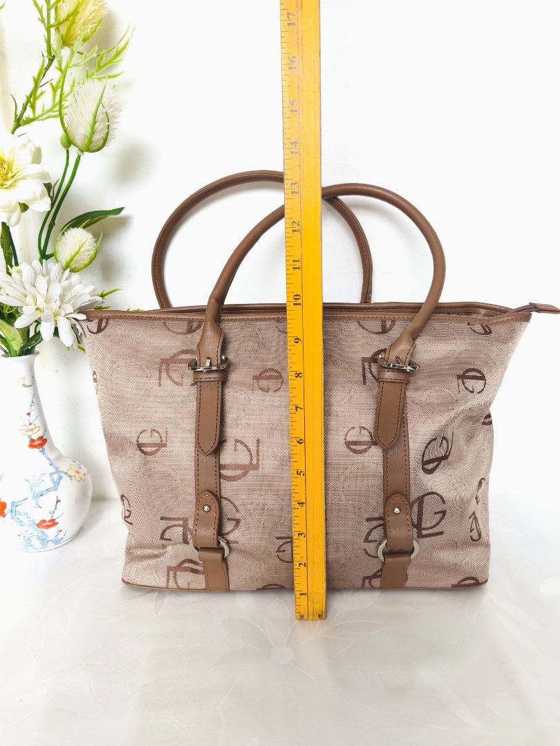 🤎 GUY LAROCHE MONOGRAM TOTE BAG 🇯🇵👜 (Category: Tote Bags) located in Valenzuela. Submitted by sakura_japan_surplus (Listing ID 1469403139, Image 3). Description: 🤎 GUY LAROCHE MONOGRAM TOTE BAG 🇯🇵👜 💰 Price: ₱800 ✨ Condition: LIKE NEW Classic and elegant with a timeless beige and brown monogram design! Perfect for everyday use, office wear, or casual outings. 🤎 Signature monogram pattern 🤎 Stylish brown handles and accents 🤎 Spacious t