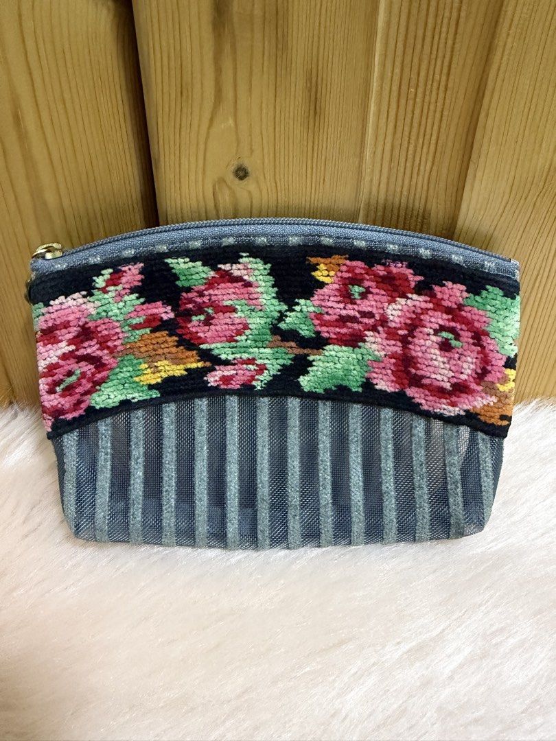✨ Vintage FEILER Germany Chenille Floral Pouch ✨ (Category: Purses & Pouches) located in Taguig. Submitted by narsdenise (Listing ID 1469420128, Image 1). Description: • Details: Gold-tone zipper closure, fully lined interior, signature soft-texture chenille finish. • Condition: Excellent vintage condition. Perfectly clean inside and out. • Perfect for: Storing makeup, travel essentials, or using as a statement mini-clutch..