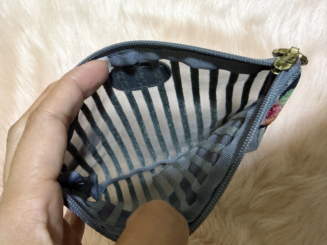 ✨ Vintage FEILER Germany Chenille Floral Pouch ✨ (Category: Purses & Pouches) located in Taguig. Submitted by narsdenise (Listing ID 1469420128, Image 3). Description: • Details: Gold-tone zipper closure, fully lined interior, signature soft-texture chenille finish. • Condition: Excellent vintage condition. Perfectly clean inside and out. • Perfect for: Storing makeup, travel essentials, or using as a statement mini-clutch..