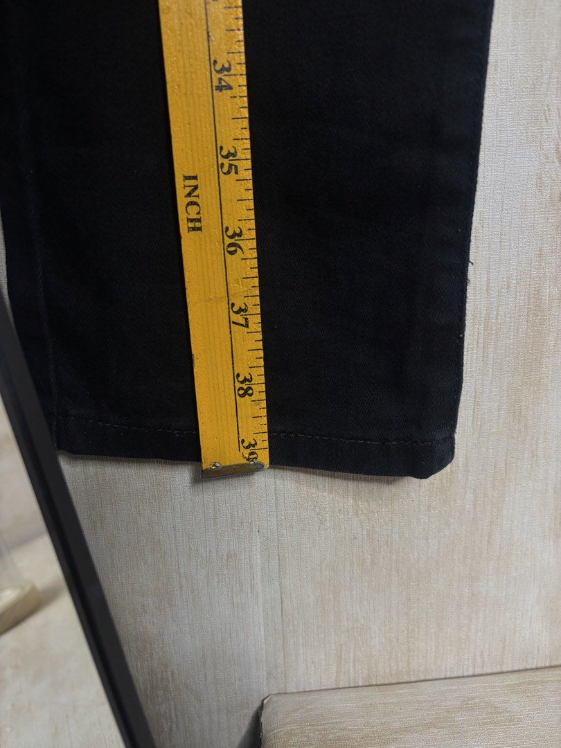 AAPE BLACK DENIM PANTS (Category: Jeans) located in Cabuyao City. Submitted by pormanation-thrift-store (Listing ID 1469469887, Image 3). Description: AAPE BLACK DENIM PANTS Condition: EXCELLENT Color rate: 9.5/10 Size: 30 Dimes: 31”Wx39”L Issue: NONE✅ Price: 1700 .