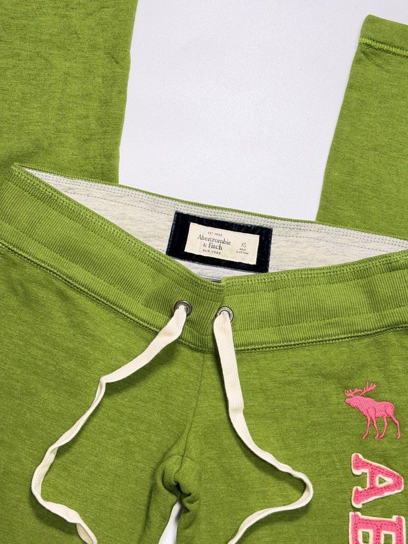 Abercrombie (Category: Other Bottoms) located in Manila. Submitted by eashalwsa (Listing ID 1469492639, Image 3). Description: no flaws.