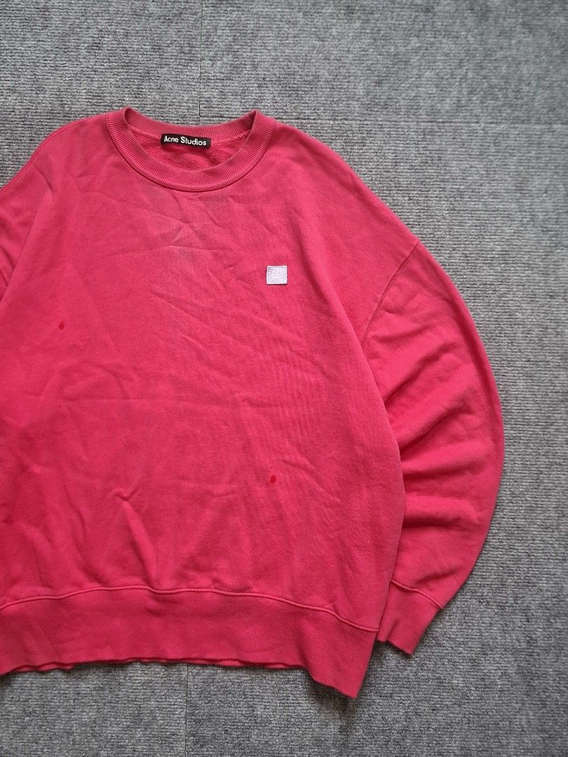 ACNE STUDIOS Pink Sweatshirt (Category: Coats, Jackets and Outerwear) located in Las Pinas. Submitted by nevergetsold.ph (Listing ID 1469492204, Image 3). Description: ACNE STUDIOS Pink Sweatshirt Color Rate: 9/10 Condition Rate: 9/10 Best fit to Large - XL Dimentions (inches) Width: 27 Length: 29 Sleeve Length: 23.5 Issues: dirt stains on neck.