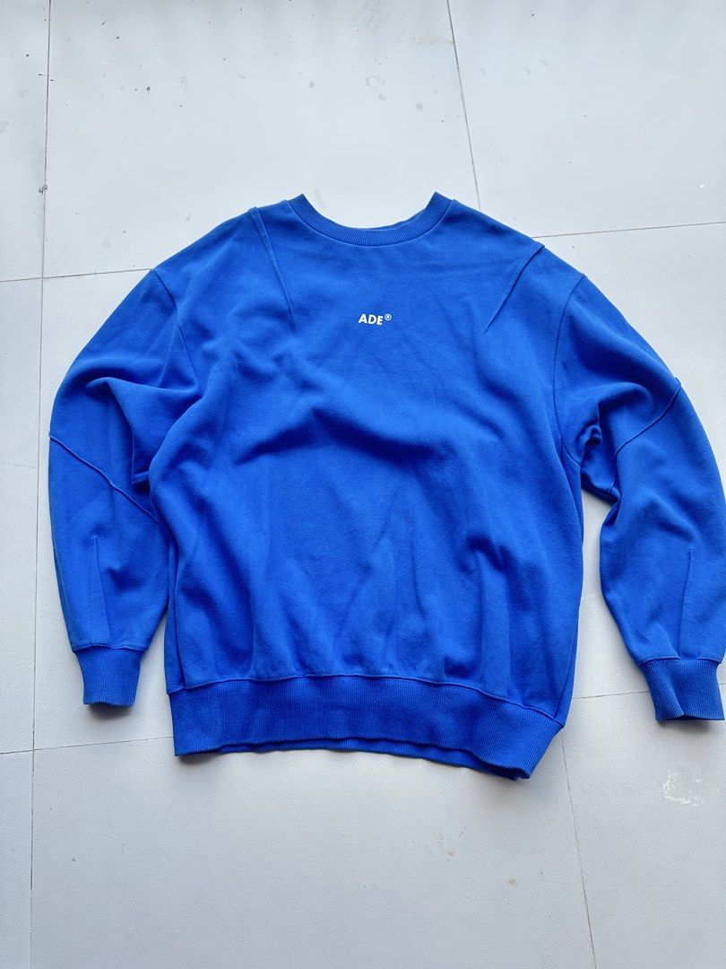 ADER error Ade Logo Crew Sweat (Category: Coats, Jackets and Outerwear) located in Angeles City. Submitted by royal_vintage_thriftshop (Listing ID 1469463844, Image 3). Description: Authentic ❤️ SIZE A1 Details - Out dart detail - Artwork printing on center front - Oversize sweatshirt Measurement S(A1) - Length 31.1” - Chest 26.5” - Shoulder width 24” - Sleeve length 24.4” .